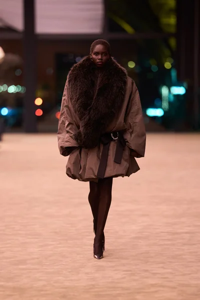 Look 25